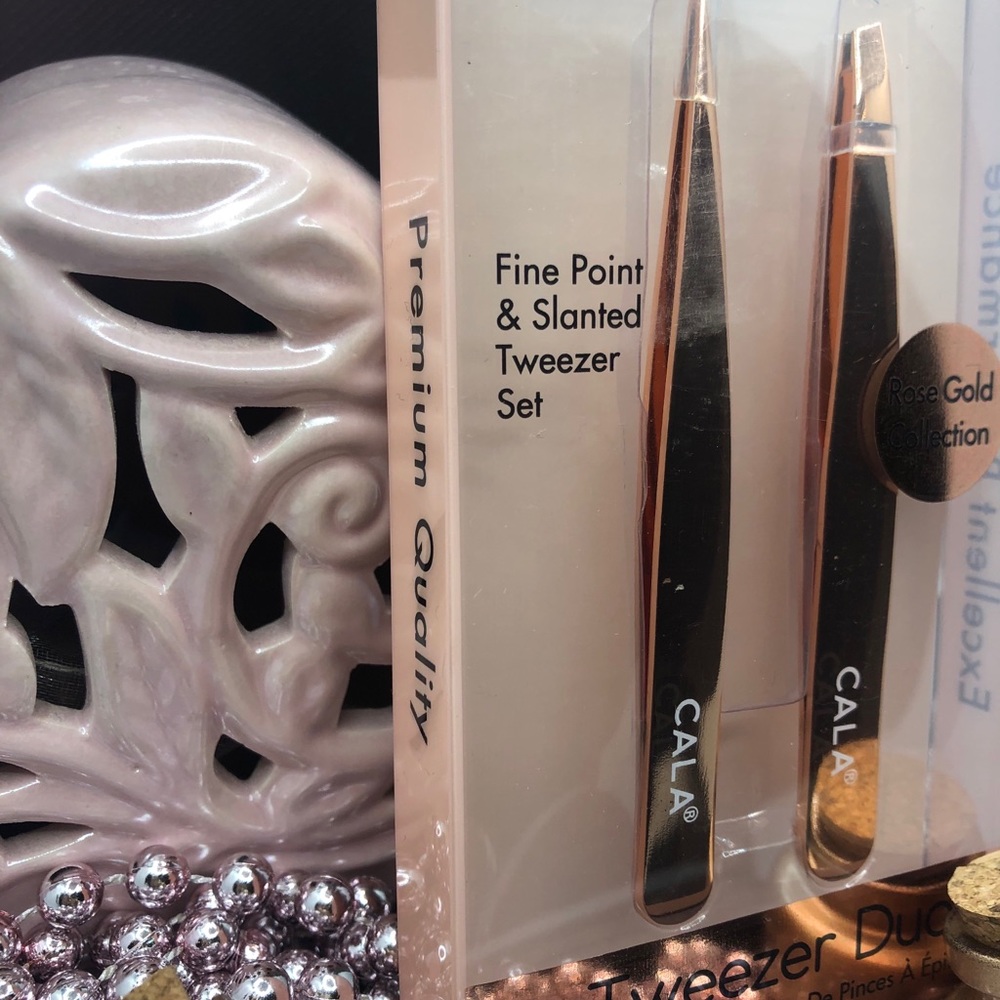 Rose gold tweezer